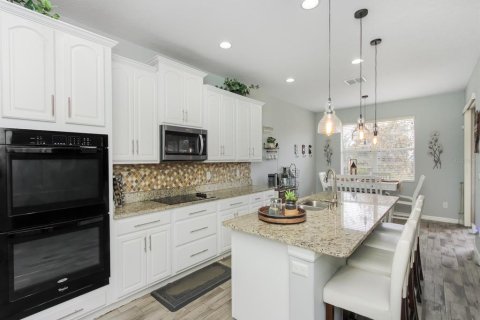 House in Orlando, Florida 4 bedrooms, 287.07 sq.m. № 2201552 - photo 7