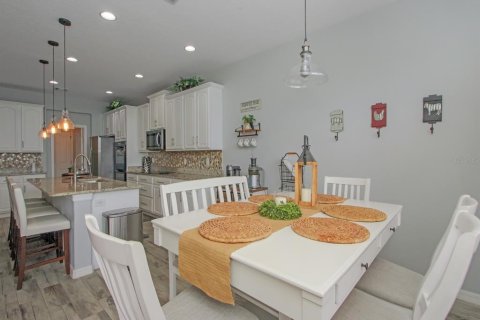 House in Orlando, Florida 4 bedrooms, 287.07 sq.m. № 2201552 - photo 14