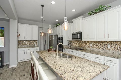 House in Orlando, Florida 4 bedrooms, 287.07 sq.m. № 2201552 - photo 6