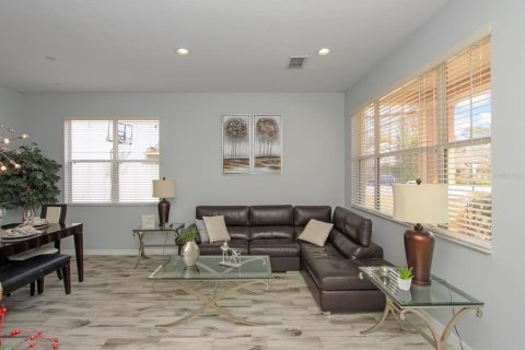 House in Orlando, Florida 4 bedrooms, 287.07 sq.m. № 2201552 - photo 18