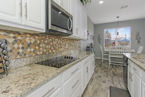 House in Orlando, Florida 4 bedrooms, 287.07 sq.m. № 2201552 - photo 8