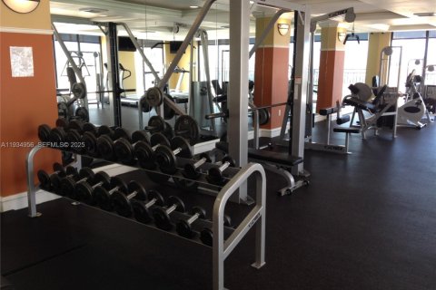 Condo in Coral Gables, Florida, 3 bedrooms  № 1994562 - photo 13