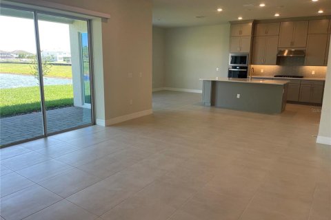 House in Orlando, Florida 5 bedrooms, 336.03 sq.m. № 1733902 - photo 5