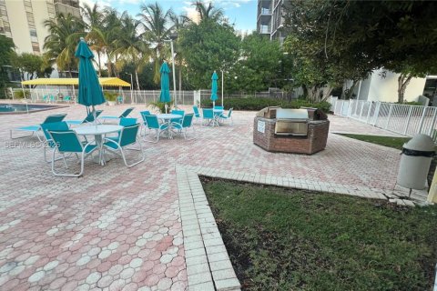 Condo in Aventura, Florida, 1 bedroom  № 1995307 - photo 11