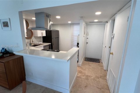 Condo in Aventura, Florida, 1 bedroom  № 1995307 - photo 5