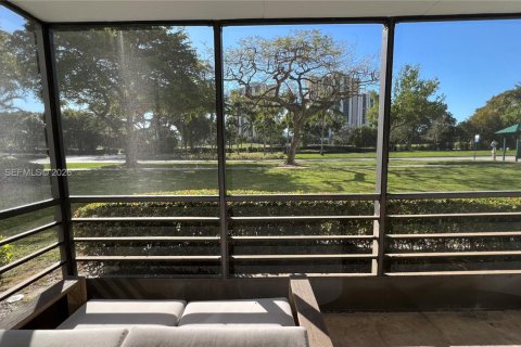 Condo in Aventura, Florida, 1 bedroom  № 1995307 - photo 9