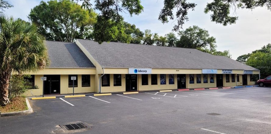 Commercial property in Seminole, Florida 712 sq.m. № 1129458