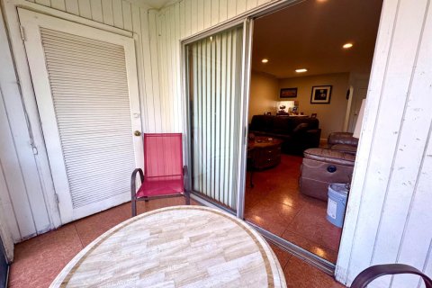 Condo in West Palm Beach, Florida, 2 bedrooms № 2246278 - photo 17