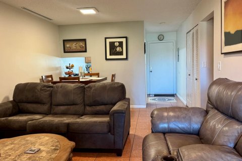Condo in West Palm Beach, Florida, 2 bedrooms № 2246278 - photo 4