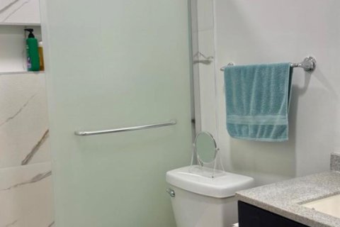 Condo in West Palm Beach, Florida, 2 bedrooms № 2246278 - photo 12