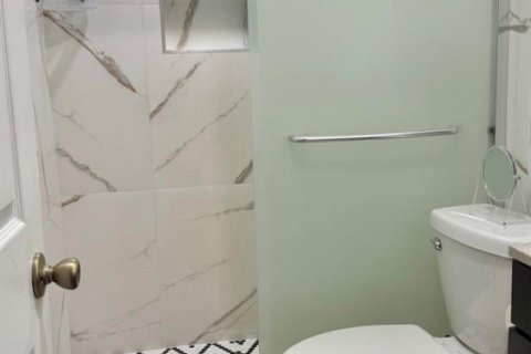 Condo in West Palm Beach, Florida, 2 bedrooms № 2246278 - photo 11