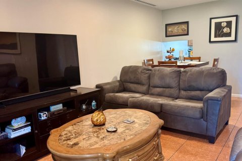 Condo in West Palm Beach, Florida, 2 bedrooms № 2246278 - photo 5