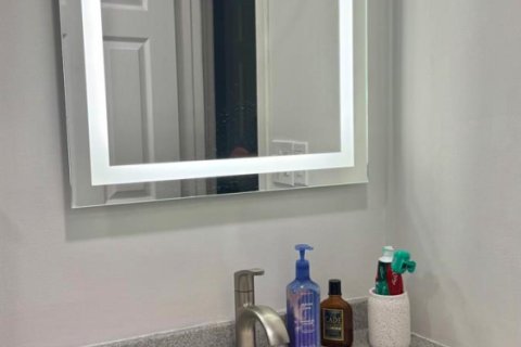 Condo in West Palm Beach, Florida, 2 bedrooms № 2246278 - photo 13