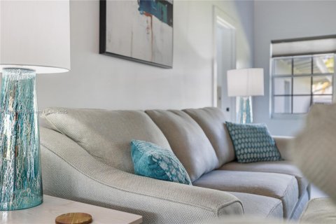 Снять в аренду кондоминиум в Серфсайд, Флорида 3 спальни, 138.61м2, № 2081713 - фото 26