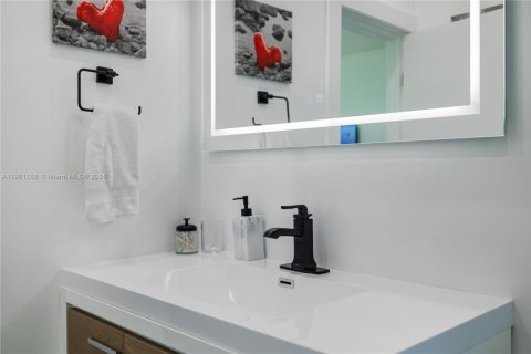Снять в аренду кондоминиум в Серфсайд, Флорида 3 спальни, 138.61м2, № 2081713 - фото 19