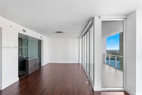 Купить кондоминиум в Майами, Флорида 1 спальня, 75.07м2, № 2053402 - фото 9