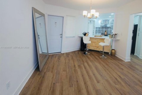 Copropriété à vendre à Miami, Floride: 1 chambre, 61.32 m2 № 1997659 - photo 10