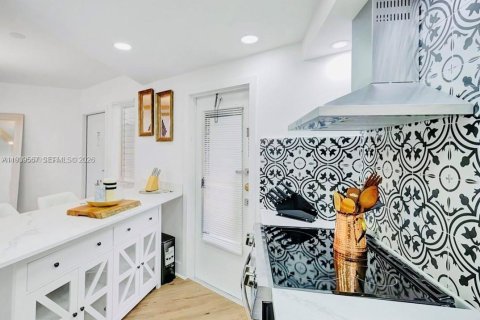 Copropriété à vendre à Miami, Floride: 1 chambre, 61.32 m2 № 1997659 - photo 4