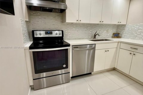 Copropriété à vendre à Hallandale Beach, Floride: 2 chambres, 99.87 m2 № 2154471 - photo 8