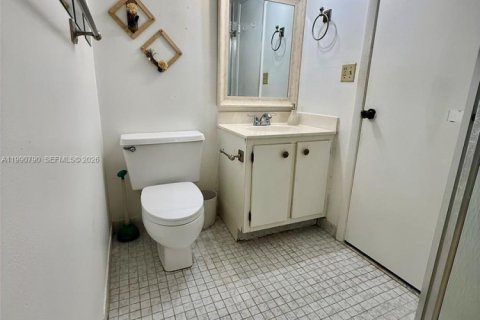 Copropriété à vendre à Hallandale Beach, Floride: 2 chambres, 99.87 m2 № 2154471 - photo 16