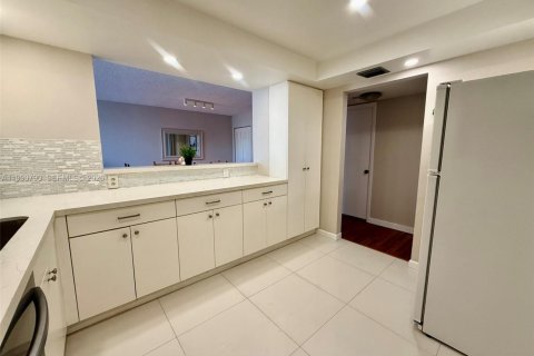 Copropriété à vendre à Hallandale Beach, Floride: 2 chambres, 99.87 m2 № 2154471 - photo 10