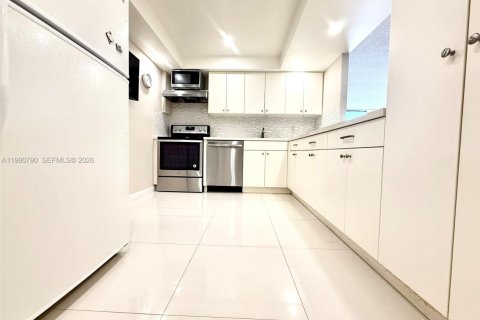 Copropriété à vendre à Hallandale Beach, Floride: 2 chambres, 99.87 m2 № 2154471 - photo 11
