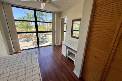 Copropriété à vendre à Hallandale Beach, Floride: 2 chambres, 99.87 m2 № 2154471 - photo 19