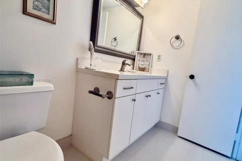 Copropriété à vendre à Hallandale Beach, Floride: 2 chambres, 99.87 m2 № 2154471 - photo 15