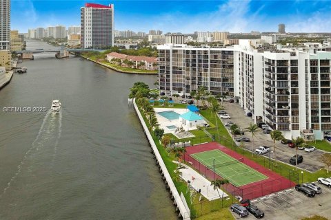 Condo à Hallandale Beach, Floride, 2 chambres № 2154471