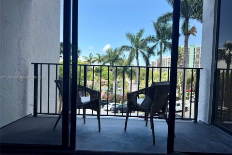 Copropriété à vendre à Hallandale Beach, Floride: 2 chambres, 99.87 m2 № 2154471 - photo 4