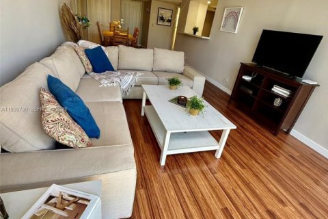 Copropriété à vendre à Hallandale Beach, Floride: 2 chambres, 99.87 m2 № 2154471 - photo 21