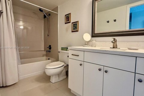 Copropriété à vendre à Hallandale Beach, Floride: 2 chambres, 99.87 m2 № 2154471 - photo 13