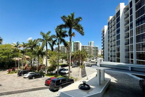 Copropriété à vendre à Hallandale Beach, Floride: 2 chambres, 99.87 m2 № 2154471 - photo 25