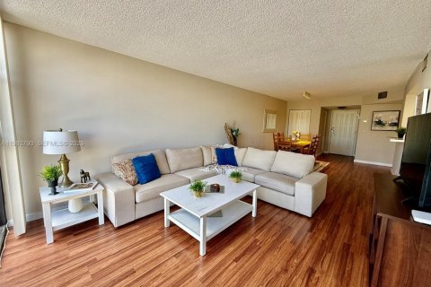 Copropriété à vendre à Hallandale Beach, Floride: 2 chambres, 99.87 m2 № 2154471 - photo 7