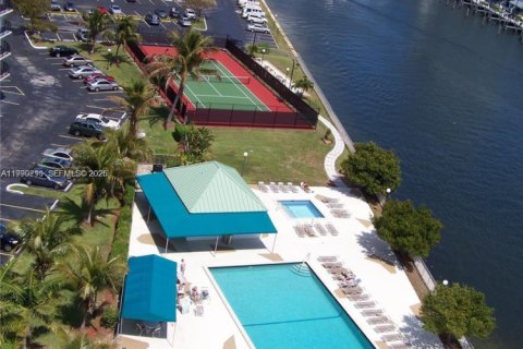 Copropriété à vendre à Hallandale Beach, Floride: 2 chambres, 99.87 m2 № 2154471 - photo 3