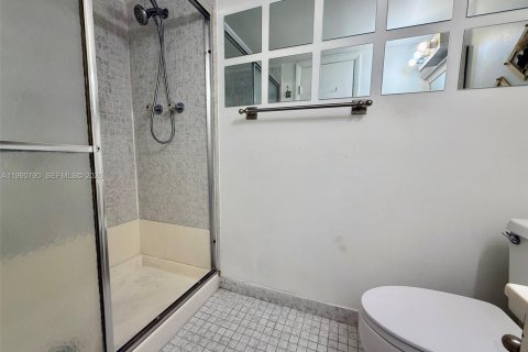 Copropriété à vendre à Hallandale Beach, Floride: 2 chambres, 99.87 m2 № 2154471 - photo 18