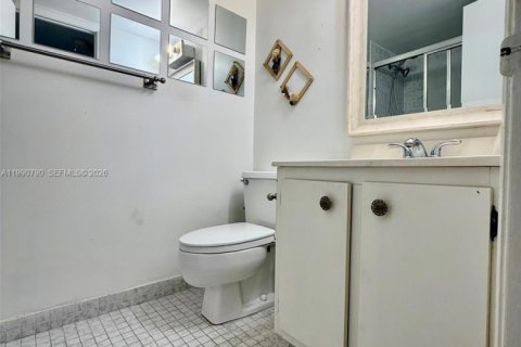 Copropriété à vendre à Hallandale Beach, Floride: 2 chambres, 99.87 m2 № 2154471 - photo 17