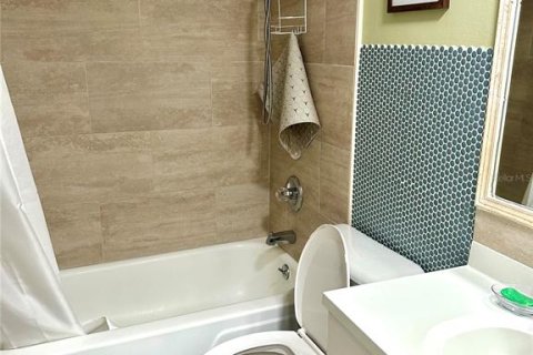 Condo in Largo, Florida, 2 bedrooms № 2199645 - photo 14