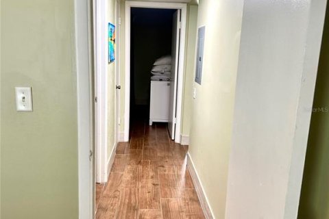 Condo in Largo, Florida, 2 bedrooms № 2199645 - photo 15
