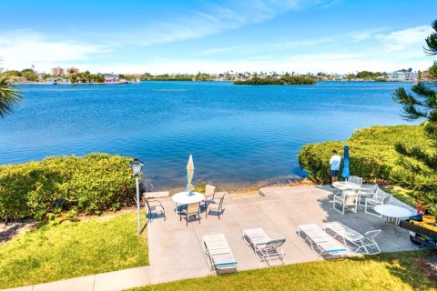 Condo in Largo, Florida, 2 bedrooms № 2199645 - photo 4