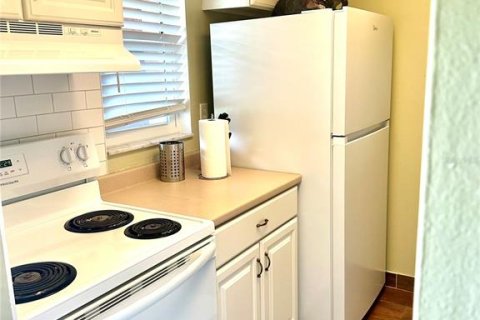 Condo in Largo, Florida, 2 bedrooms № 2199645 - photo 18