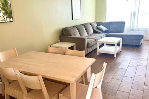 Condo in Largo, Florida, 2 bedrooms № 2199645 - photo 17
