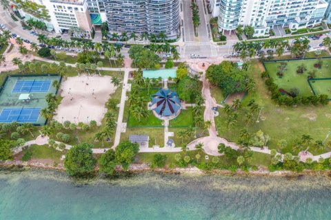 Copropriété à vendre à Miami, Floride: 2 chambres, 129.13 m2 № 918472 - photo 1