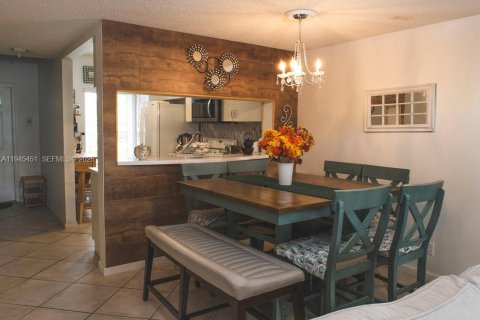 Touwnhouse à vendre à Weston, Floride: 2 chambres, 103.12 m2 № 2001833 - photo 7