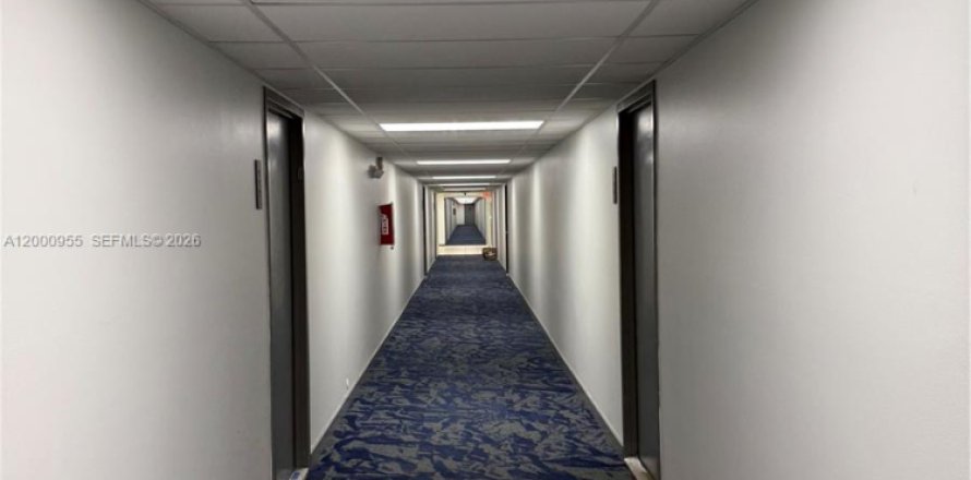 Кондоминиум с 2 спальнями в Халландейл-Бич, Флорида № 2065311