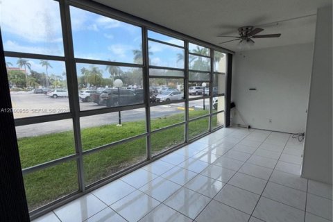 Снять в аренду кондоминиум в Халландейл-Бич, Флорида 2 спальни, 94.76м2, № 2065311 - фото 6
