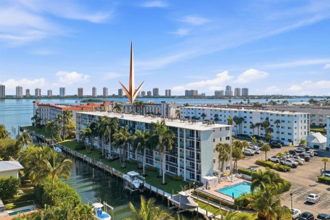 Copropriété à vendre à North Palm Beach, Floride: 2 chambres, 100.24 m2 № 2171683 - photo 21