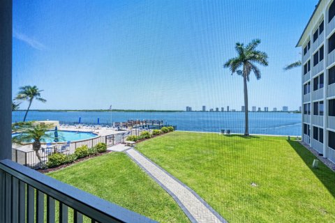 Condo in North Palm Beach, Florida, 2 bedrooms № 2171683