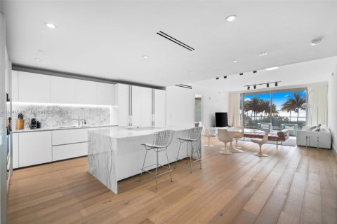 Condominio en venta en Bal Harbour, Florida, 2 dormitorios, 196.4 m2 № 1834072 - foto 2
