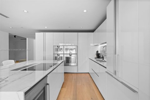 Condominio en venta en Bal Harbour, Florida, 2 dormitorios, 196.4 m2 № 1834072 - foto 8